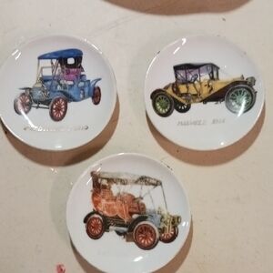Vintage Car Collector Plates Set